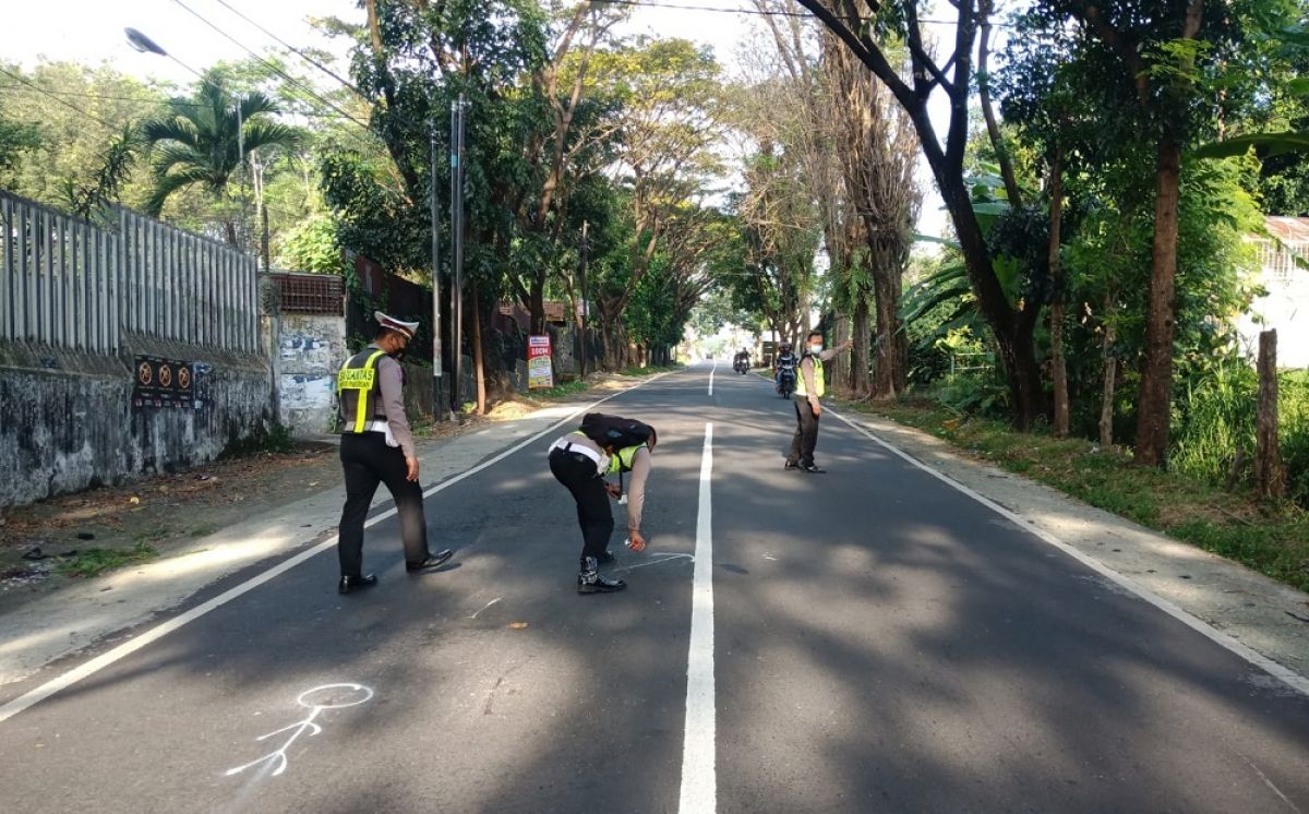 Petugas saat melakukan olah TKP di Prigen. (Foto: Polres Pasuruan for jatimnow.com)