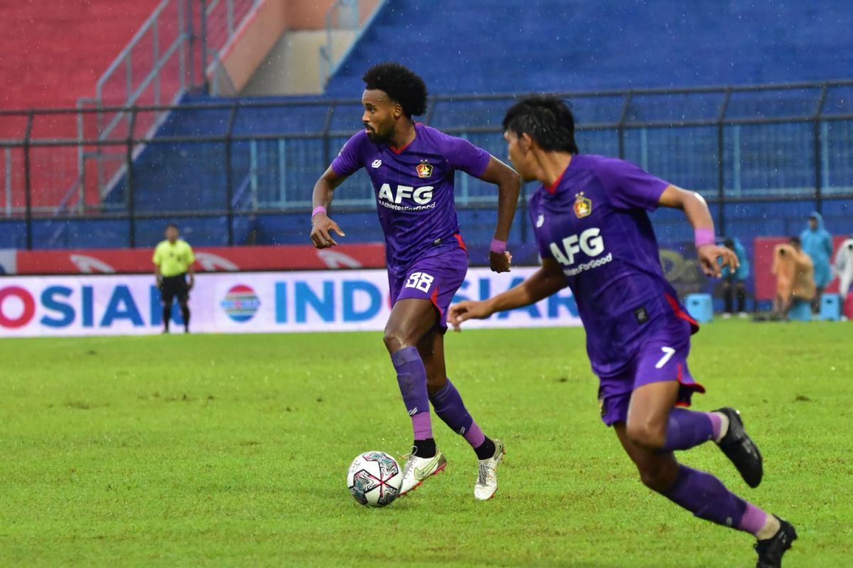 Pemain Persik Kediri Joanderson de Jesus dalam laga melawan Persikabo Bogor. (Foto: Media Officer Persik Kediri/jatimnow.com)