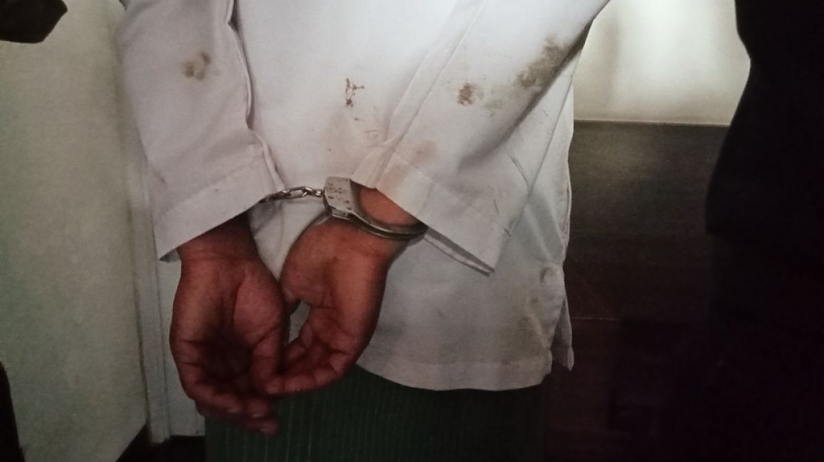 Polisi menetapka Yuhi sebagai tersangka kasus dugaan pemerikosaan tunanetra. (Foto: Moch. Rois/jatimnow.com)