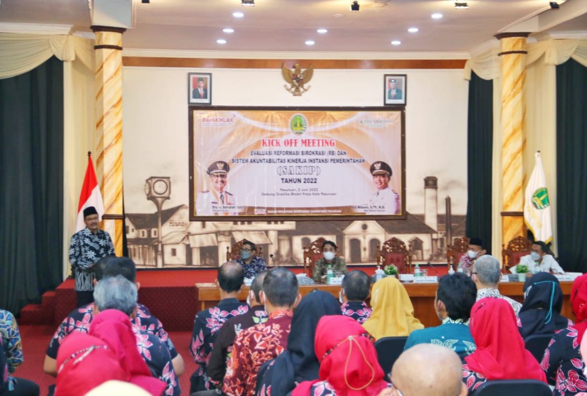 Gus Ipul saat membuka acara Kick Off Meeting Evaluasi RB dan SAKIP Tahun 2022 di Gedung Gradika. (Foto: Pemkot Pasuruan/jatimnow.com)
