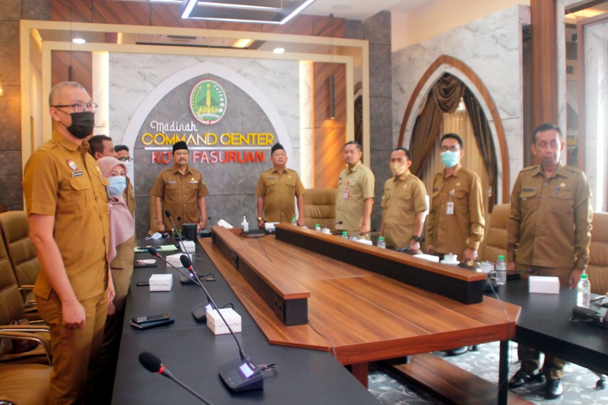 Wali Kota Pasuruan Saifullah Yusuf beserta jajaran Pemkot mengikuti Rakornas 2022 yang dipimpin Presiden Jokowi dari Istana Negara. (Foto: Humas Pemkot Pasuruan/jatimnow.com)