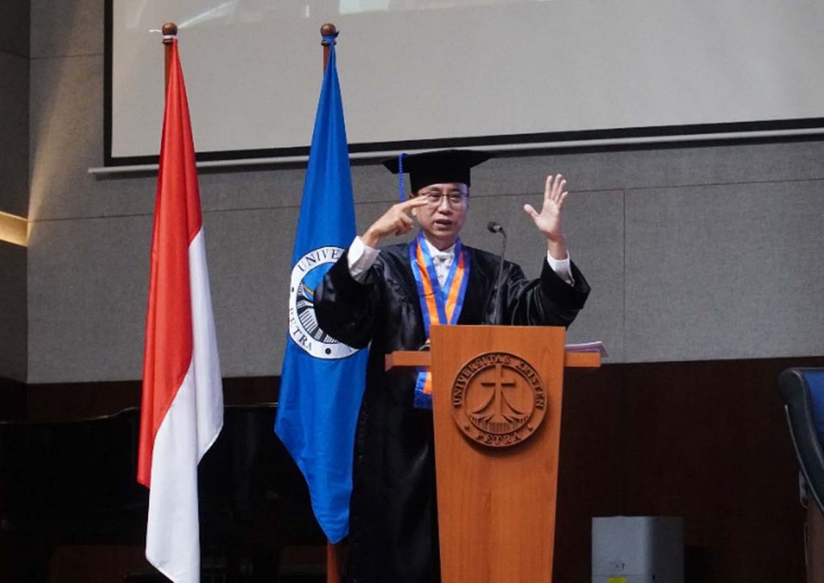 Pengukuhan Prof. Ir. Hanny Hosiana Tumbelaka sebagai Guru Besar Bidang Ilmu Teknik Elektro (Foto: Humas UK Petra/jatimnow.com)