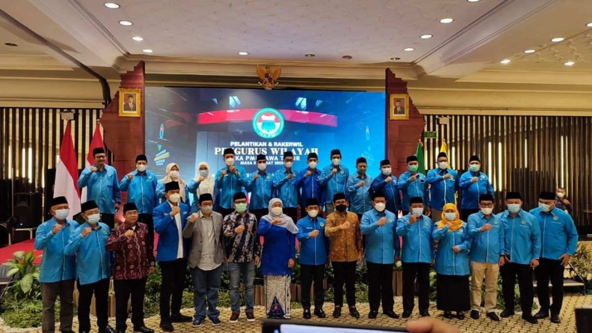 Pengurus IKA PMII Jawa Timur beserta tokoh-tokoh Jawa Timur dan Nasional yang hadir. (Foto: Ni'am Kurniawan/jatimnow.com)