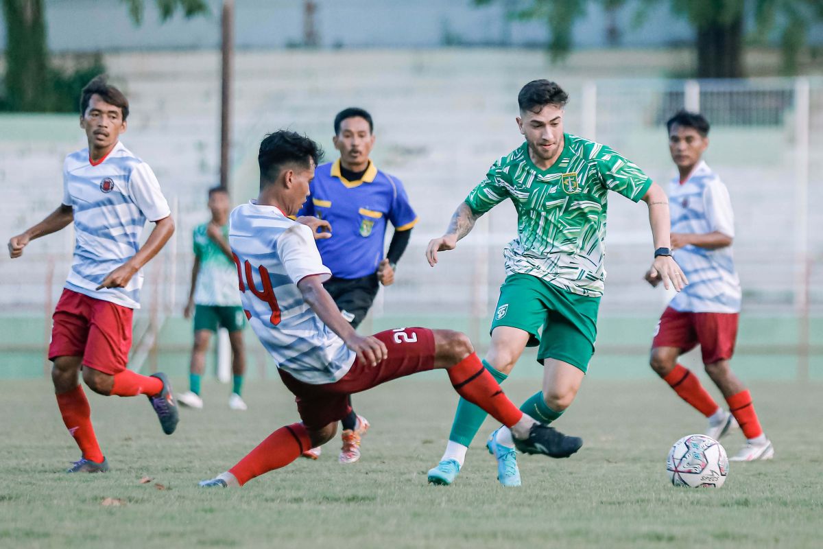 Pemain asing Persebaya Higor Vidal saat uji coba lawan Putra Delta Sidoarjo (Foto: Media Officer Persebaya for jatimnow.com)