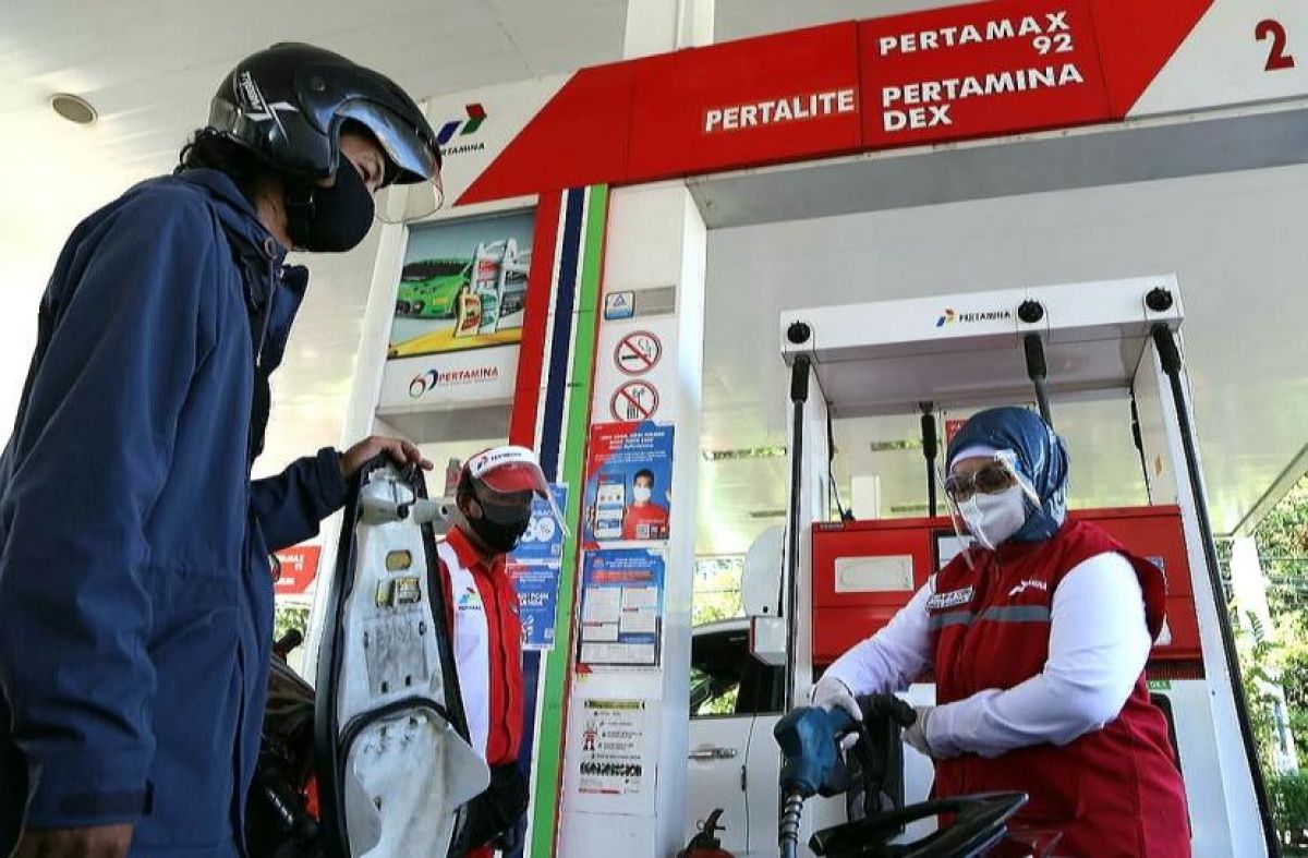 Ilustrasi: Salah satu aktivitas pengisian BBM di salah satu SPBU Pertamina.(Foto: dok. Pertamina MOR IV via Republika)