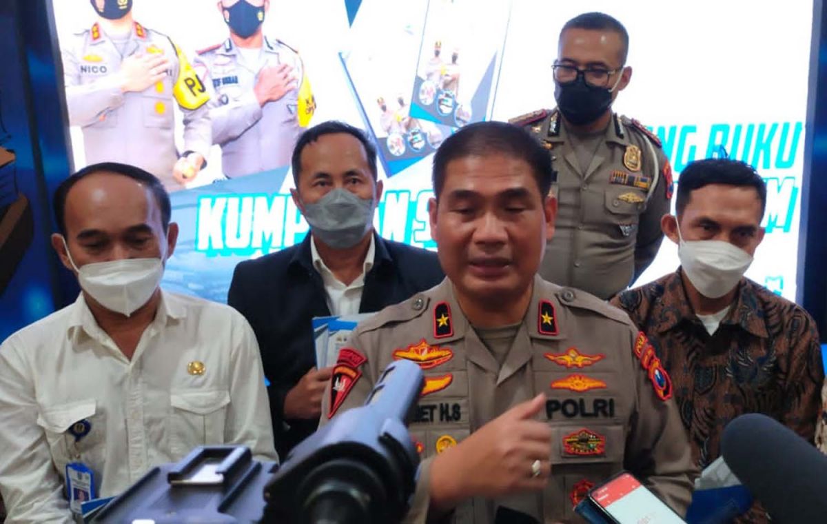 Wakapolda Jatim, Brigjen Pol Slamet Hadi Supraptoyo usai launching Buku Ujian Teori SIM (Foto: Zain Ahmad/jatimnow.com)