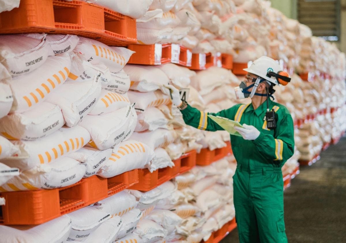 Stok pupuk di gudang PT Petrokimia Gresik.(Foto: Humas PT Petrokimia Gresik)