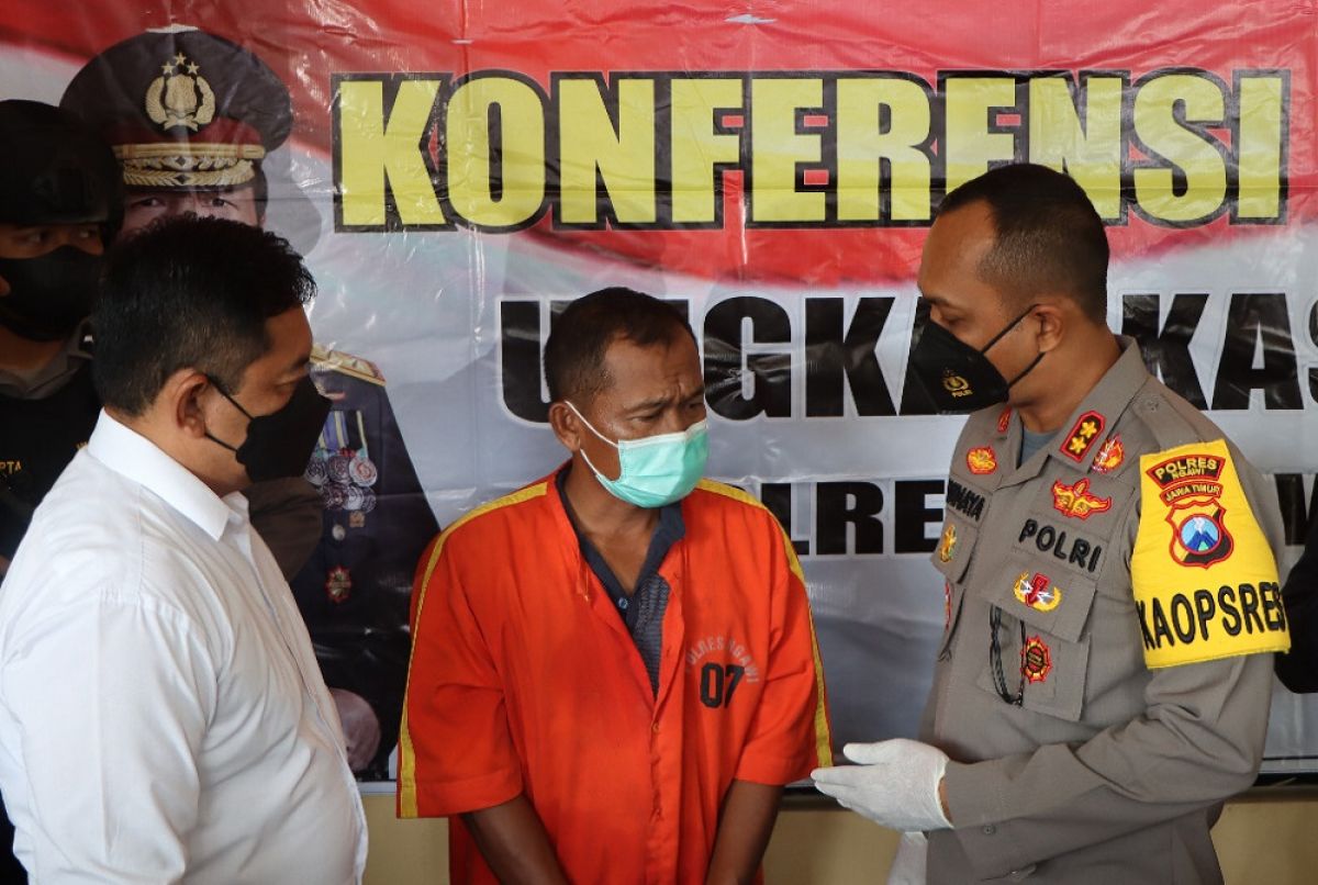 Pres rilis kasus Kasun yang menikahi anak di bawah umur. (Foto: Mita Kusuma/jatimnow.com)