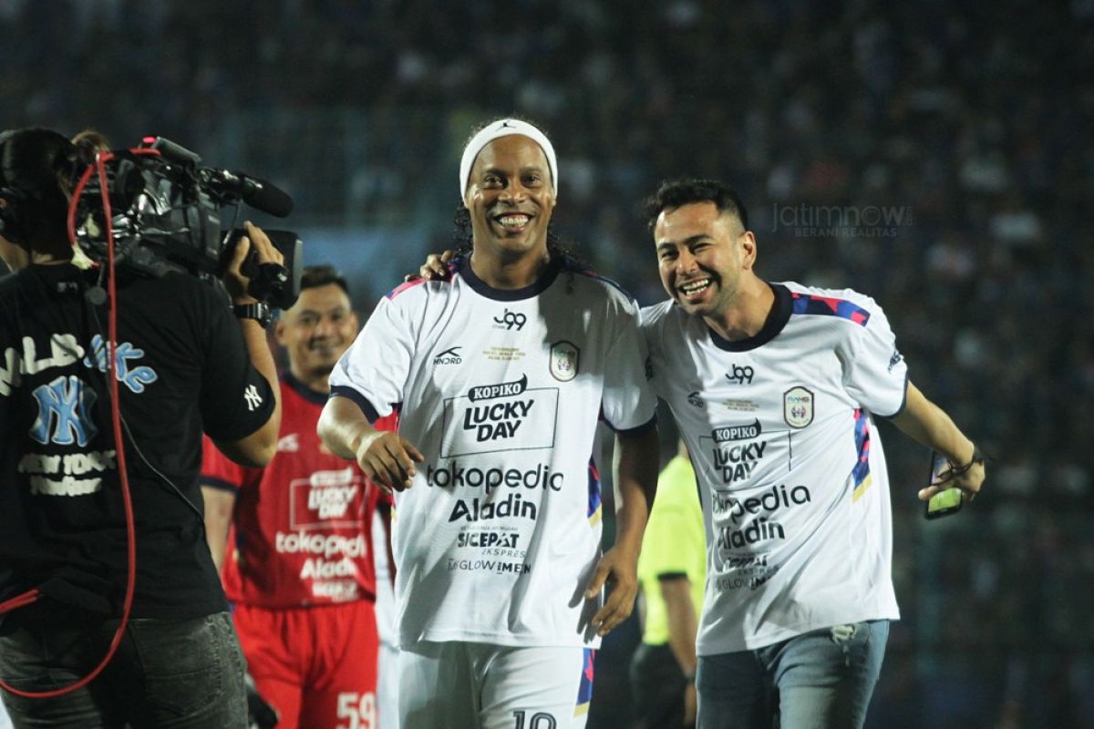 Ronaldinho bersama Owner Rans Nusantara Raffi Achmad.(Foto: Sahlul Fahmi)
