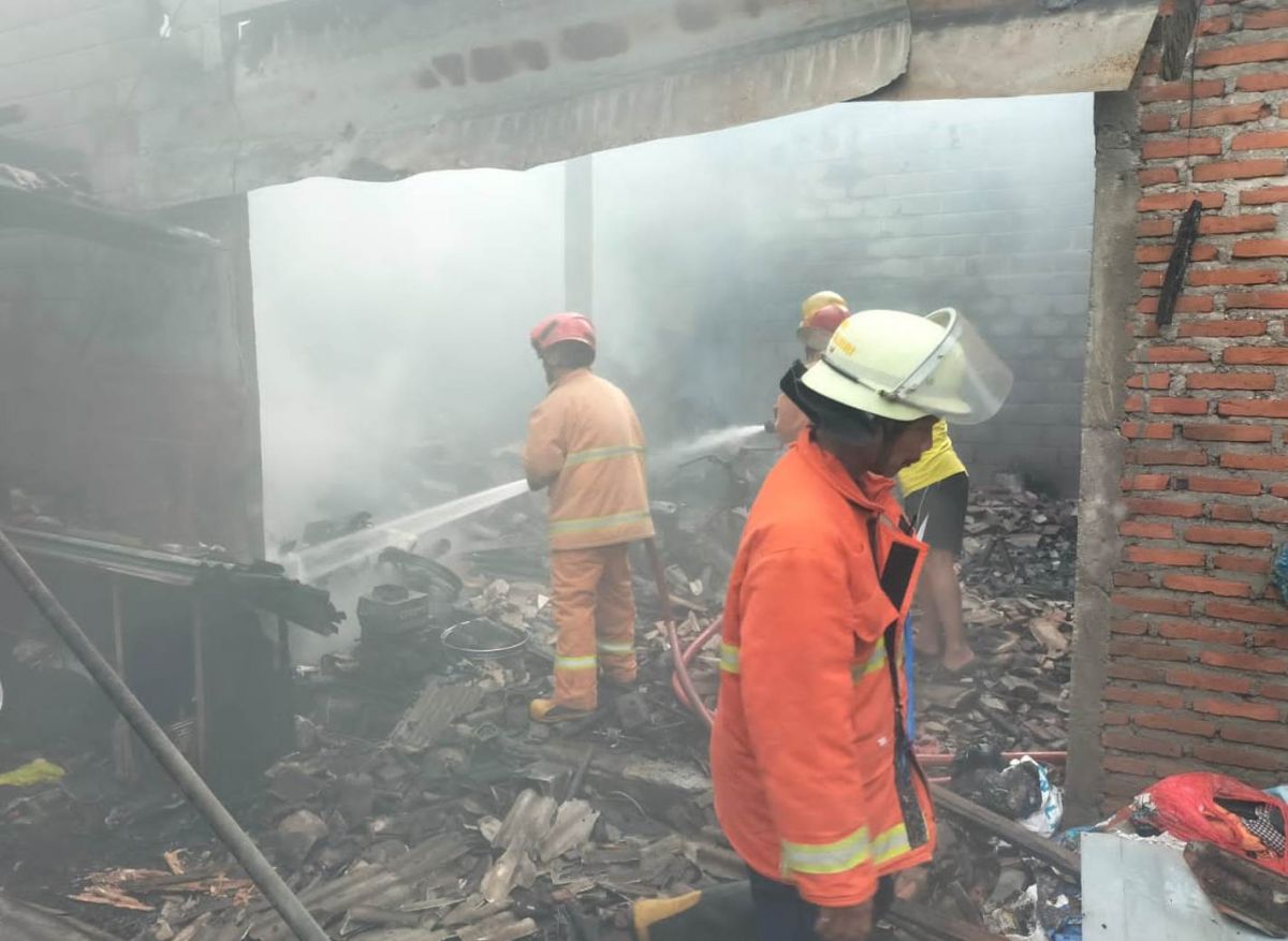 Rumah di Ngasem Kediri Terbakar, 2 Motor dan 500 Kayu Jati Hangus