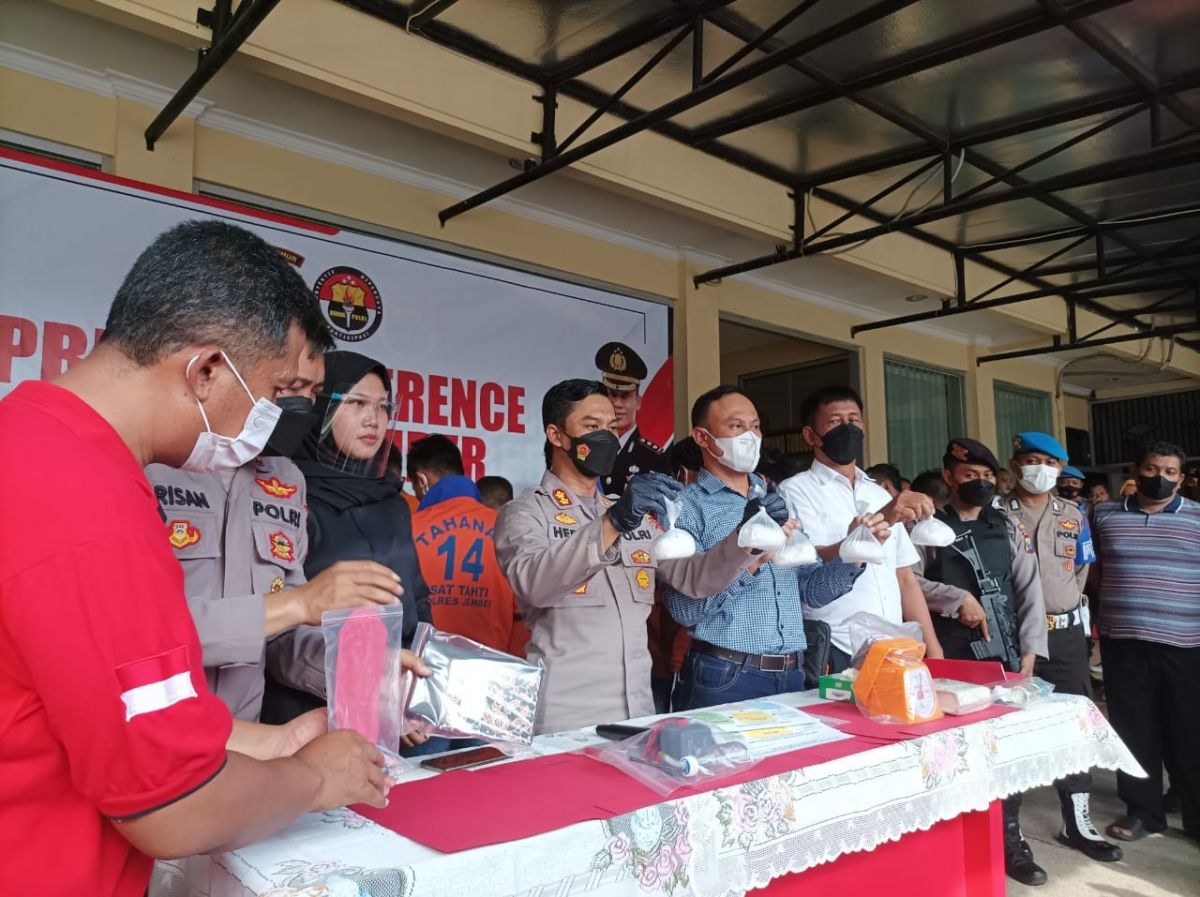 Polres Jember berhasil mengamankan 1.031 gram sabu. (Foto:  Dwi Kuntarto Aji/jatimnow.com)