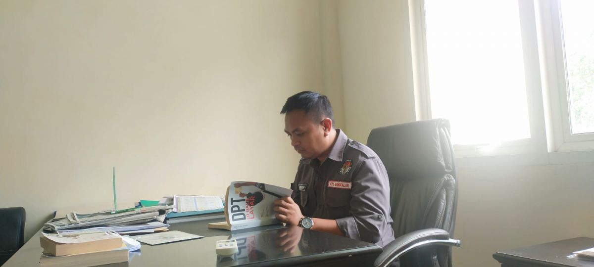 Divisi Sosialisasi, Pendidikan Pemilih, Partisipasi Masyarakat dan SDM KPU Bangkalan, Sairil Munir. (Foto: Munir for jatimnow.com)