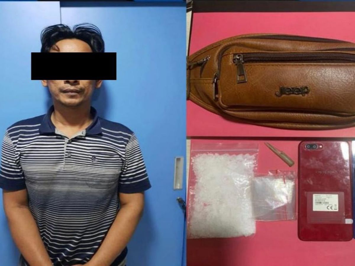 Sopir truk tangki air pengedar narkoba saat diamankan bersama barang bukti di Mapolres Pelabuhan Tanjung Perak. (Foto: Polres Pelabuhan Tanjung Perak/jatimnow.com)