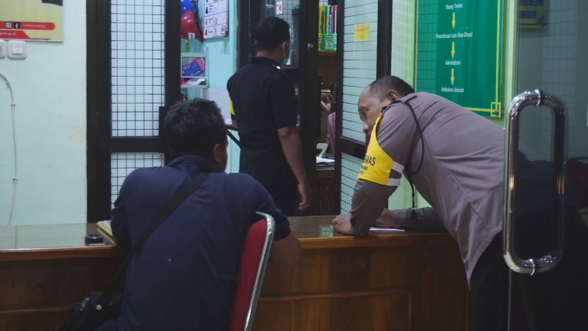 Sopir truk terguling yang sebabkan 4 orang tewas diperiksa Penyidik Satlantas Polres Jombang (Foto: Elok Aprianto/jatimnow.com)