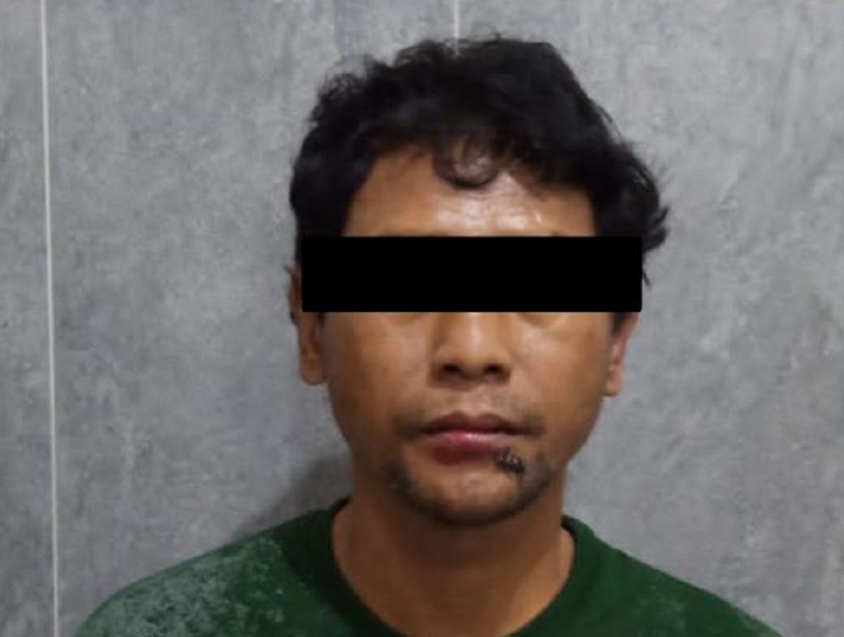 Pelaku spesialis pencurian barang milik pengunjung di Plaza Surabaya diamankan di Polsek Genteng bersama barang bukti. (Foto: Polsek Genteng for jatimnow.com)