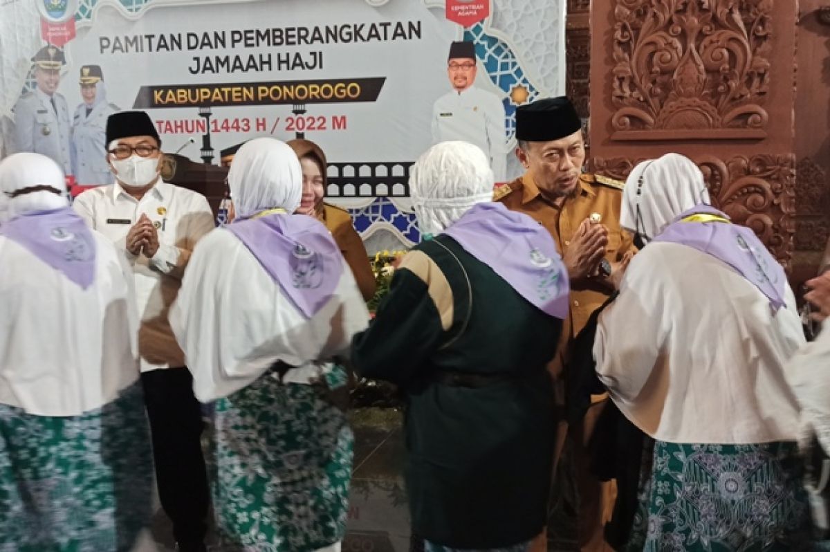 Lepas Keberangkatan 194 CJH, Bupati Sugiri: Titip Doa untuk Ponorogo