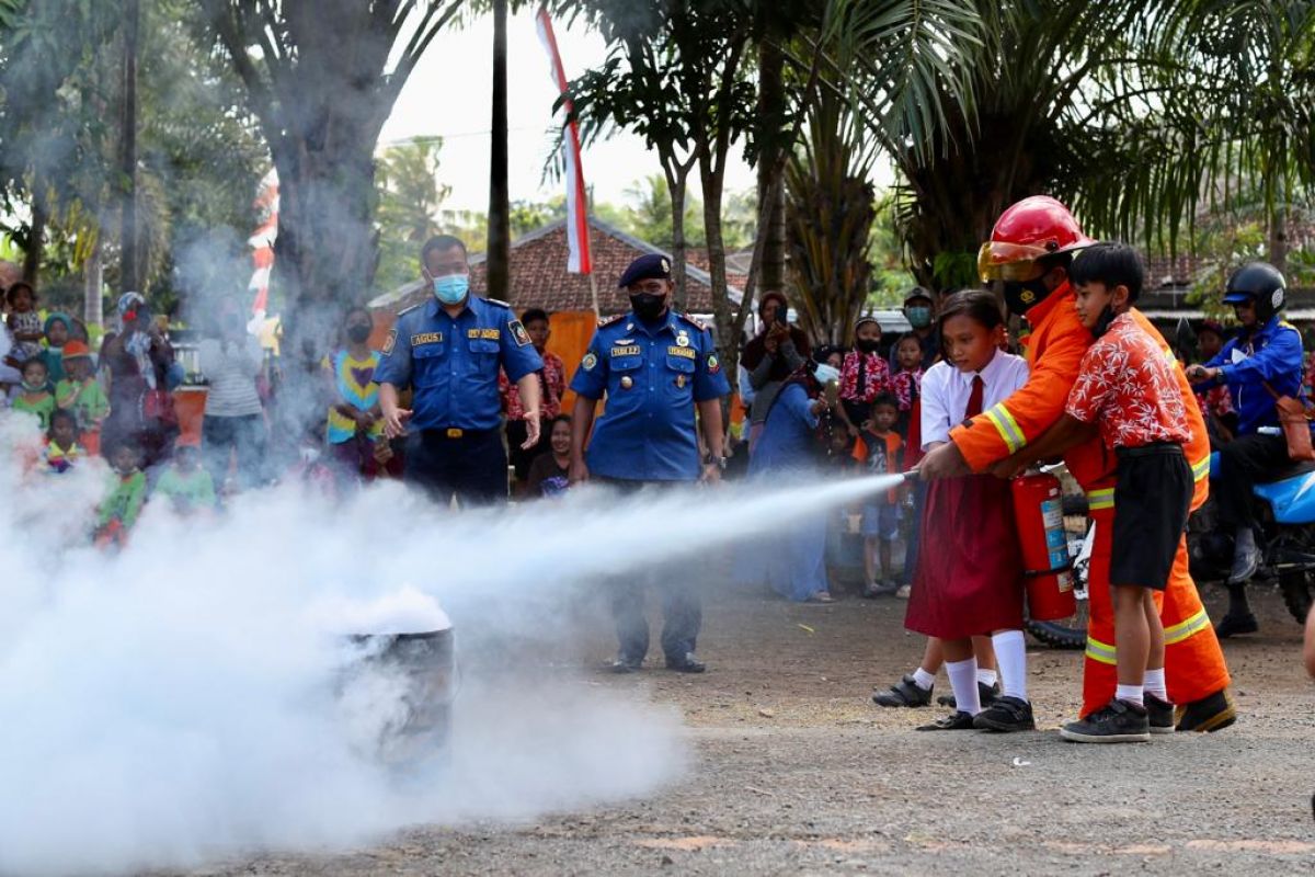 Simulasi mitigasi bencana kebakaran.(Foto: Humas Pemkab Banyuwangi)