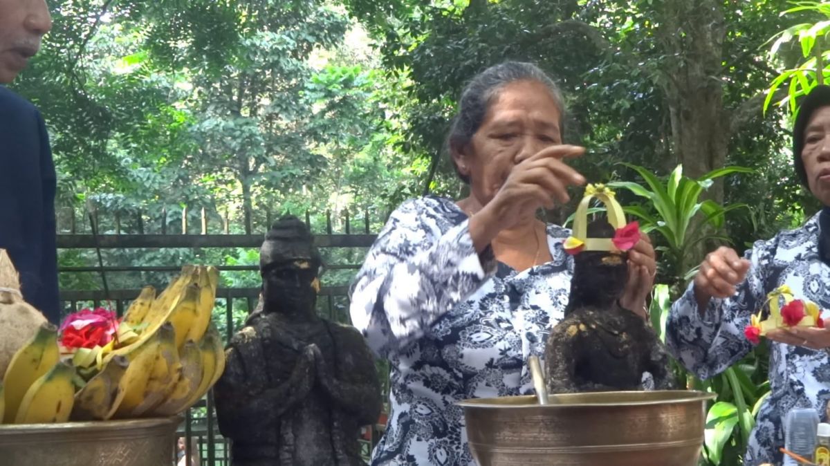 Arca perwujudan Dewi Sri dan Joko Sedono. (Foto: Bramanta Pamungkas/jatimnow.com)