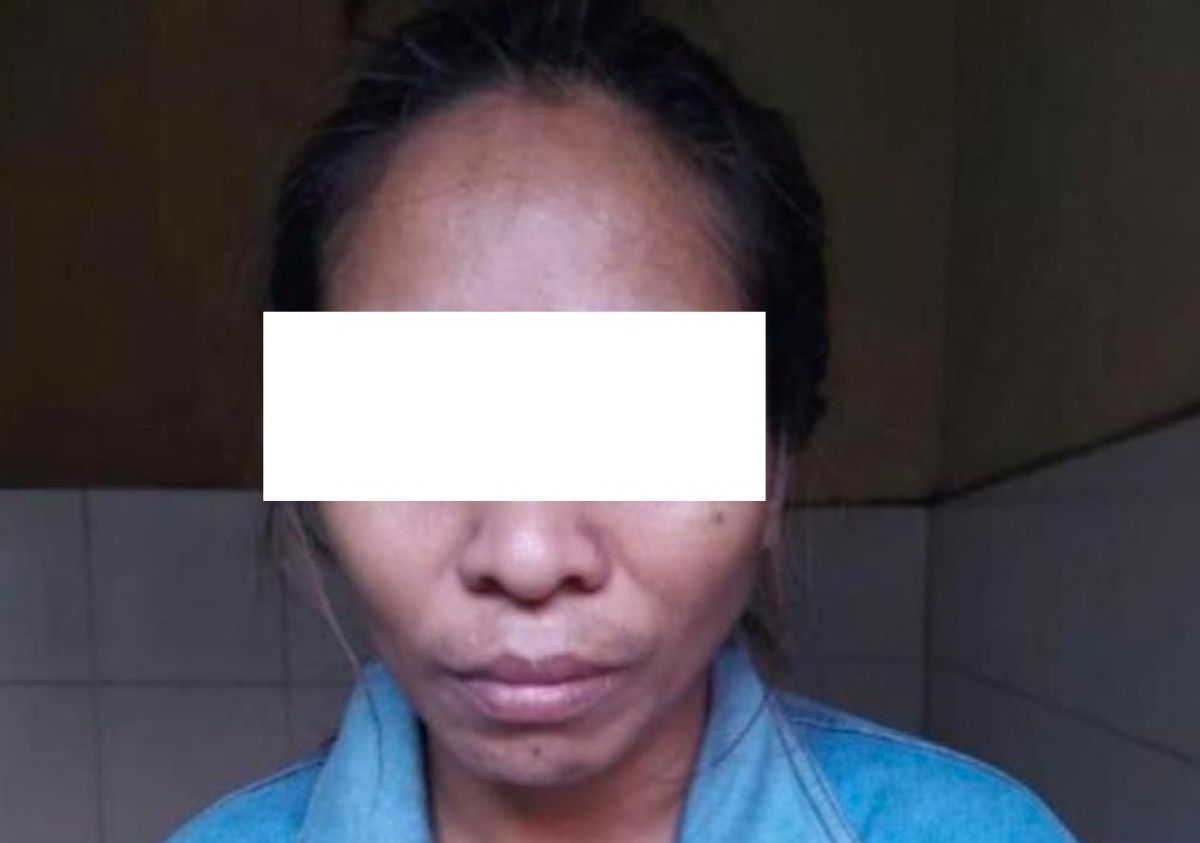 Tukang pijat panggilan pencuri perhiasan Rp18 juta saat diamankan polisi. (Foto: Polsek Semampir/jatimnow.com)