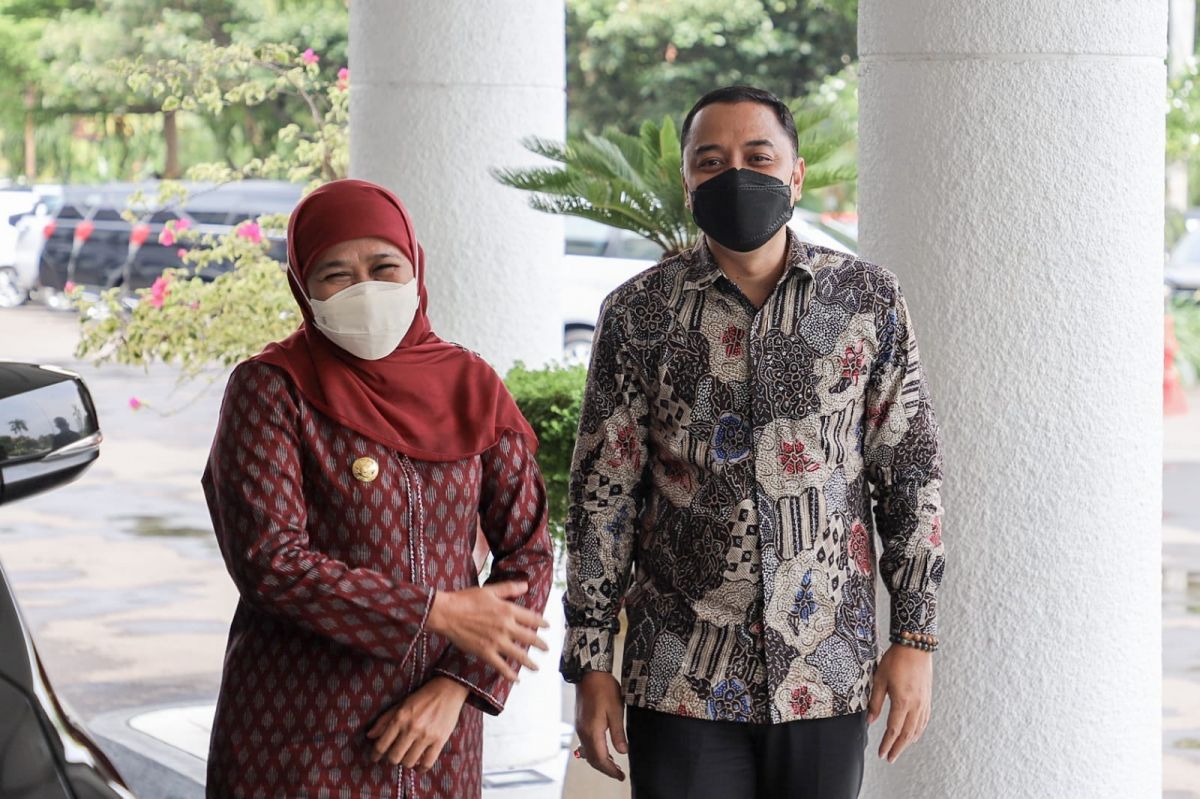 Potret kebersamaan Gubernur Jatim Khofifah Indar Parawansa dan Wali Kota Surabaya Eri Cahyadi