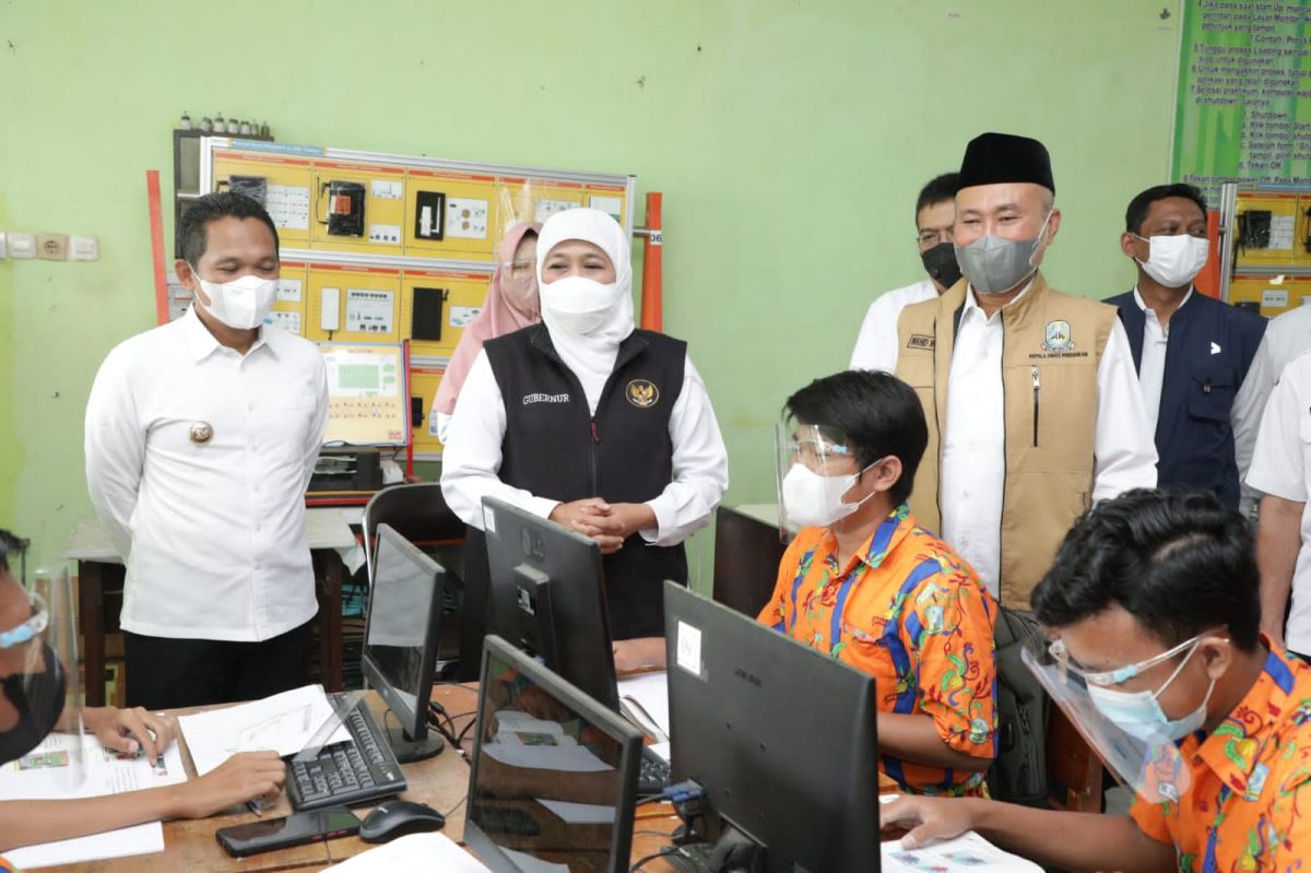 Khofifah Beberkan Rangkaian PPDB SMA/SMK yang Dimulai Hari ini, Simak Yuk!