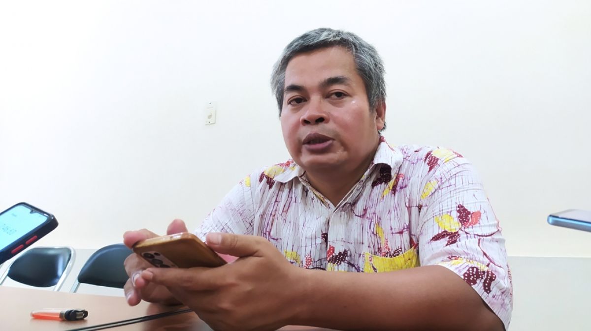 Sekertaris Komisi B Anshori seusai menerima kabar dari perusahaan penyalur asuransi Jasindo.(Foto: Adyad Ammy Iffansah/jatimnow.com)