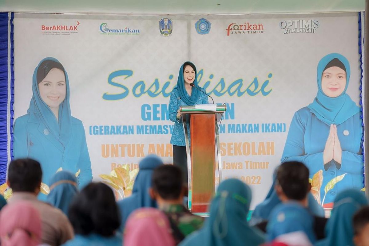 Momen kampanye Gerakan Memasyarakatkan Makan Ikan (Gemarikan) oleh Ketua Forikan Jatim, Arumi Bachsin Emil Dardak. (Foto: Humas Pemprov Jatim/jatimnow.com)