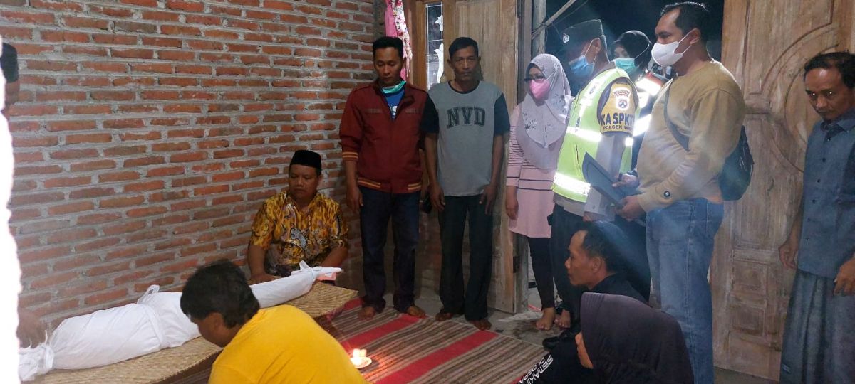 Suasana rumah duka.(Foto: Humas Polsek Wates/jatimnow.com)