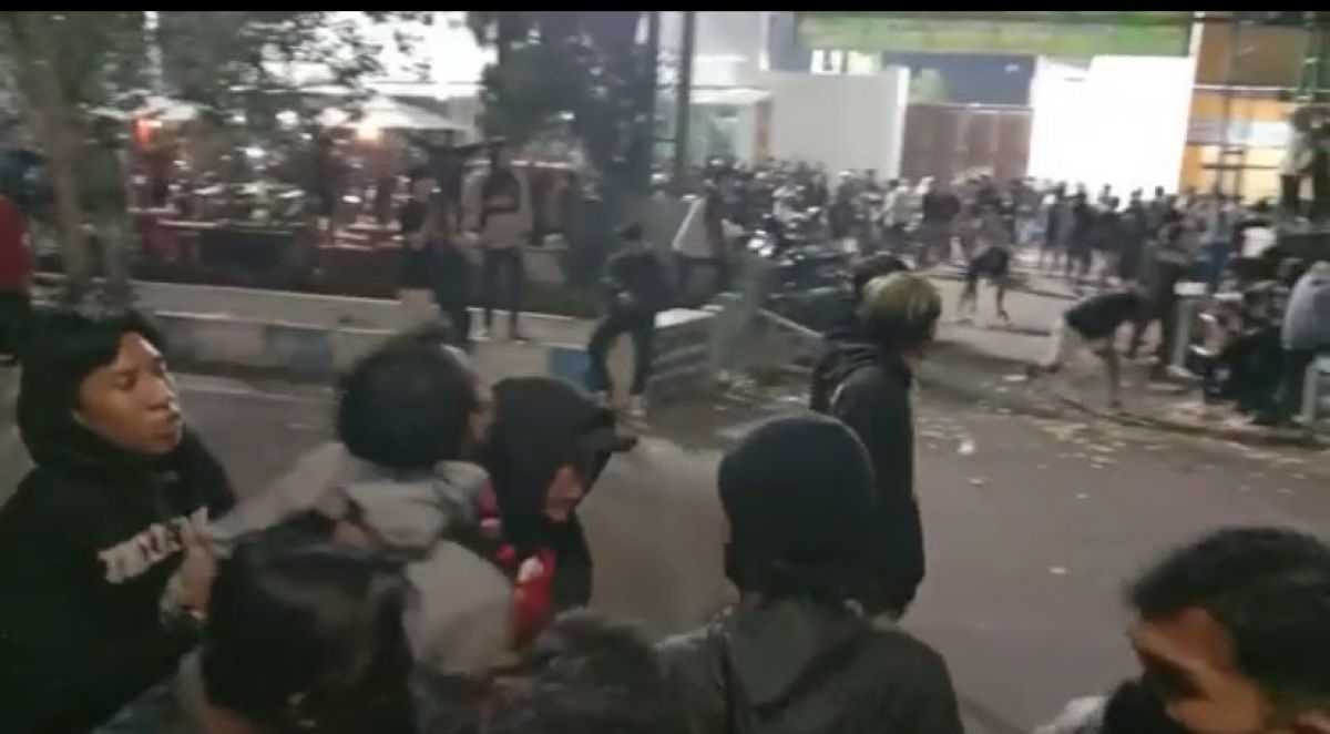 Bentrok Suporter Nodai Laga Final Kabupaten Jember Vs Kabupaten Pasuruan