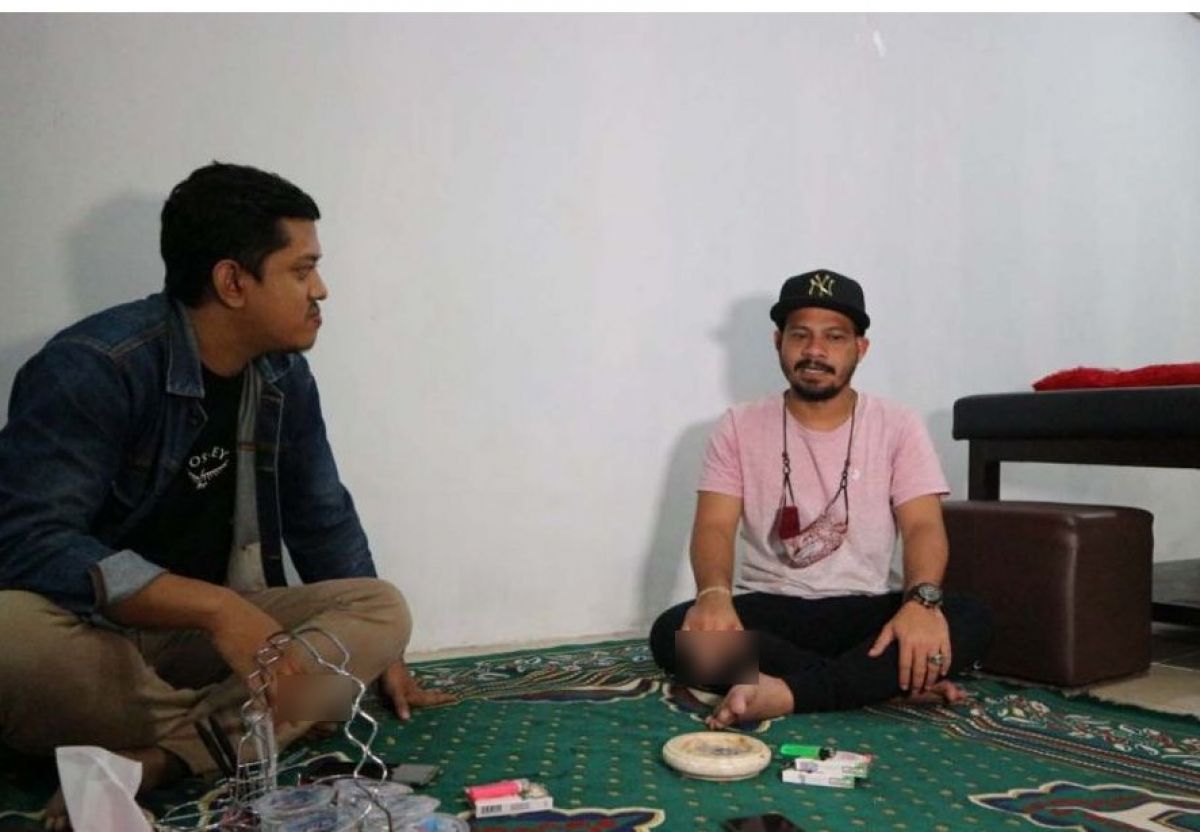 Momen perbincangan Bintang Timur Diponegoro dengan reporter jatimnow.com. (Foto: Ni'am Kurniawan)