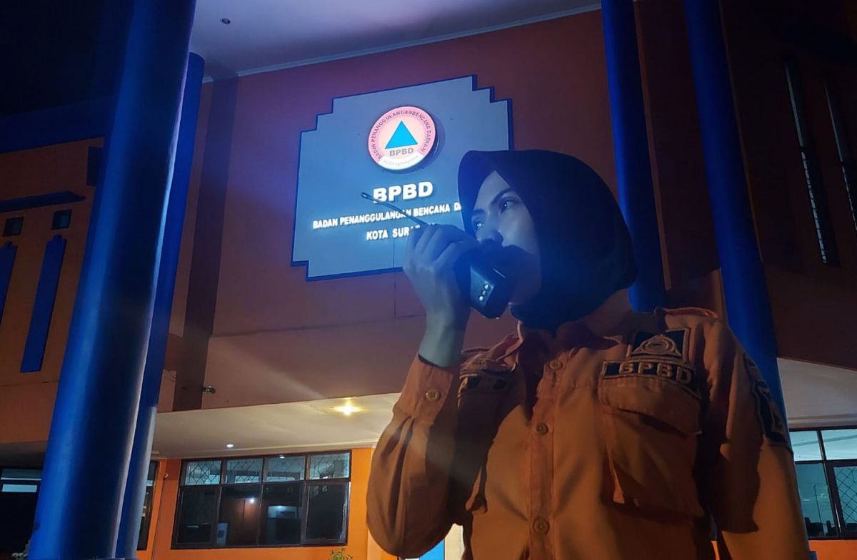 Salah satu personel Skuad Cuaca Cerah BPBD Kota Surabaya (Foto-foto: Niam Kurniawan/jatimnow.com)