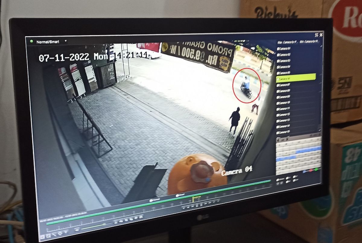 Rekaman cctv pencurian motor (Foto: Mita Kusuma/jatimnow.com)
