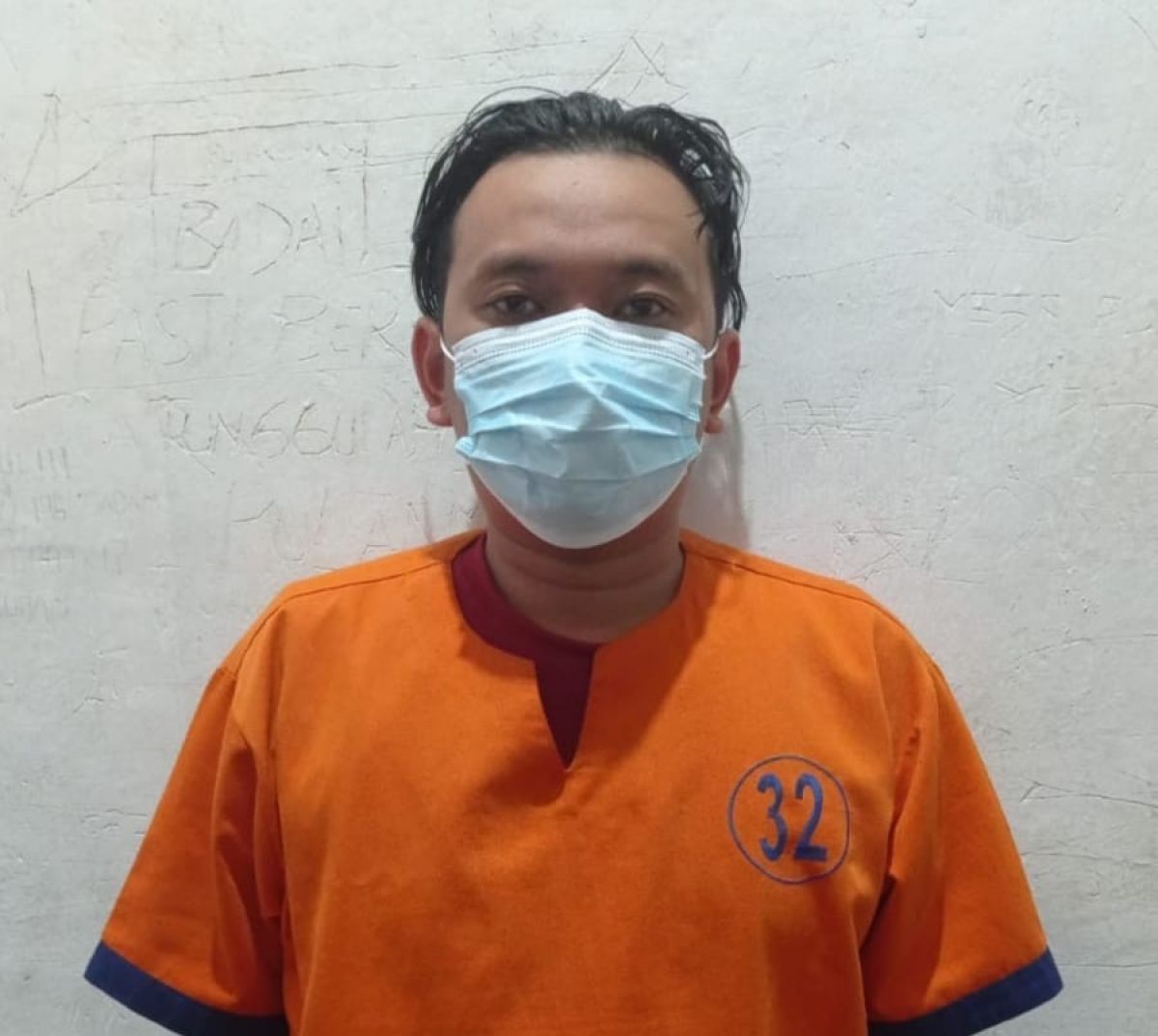 Tersangka diamankan Polsek Genteng. (Foto: Humas Polresta Banyuwangi) (Foto: