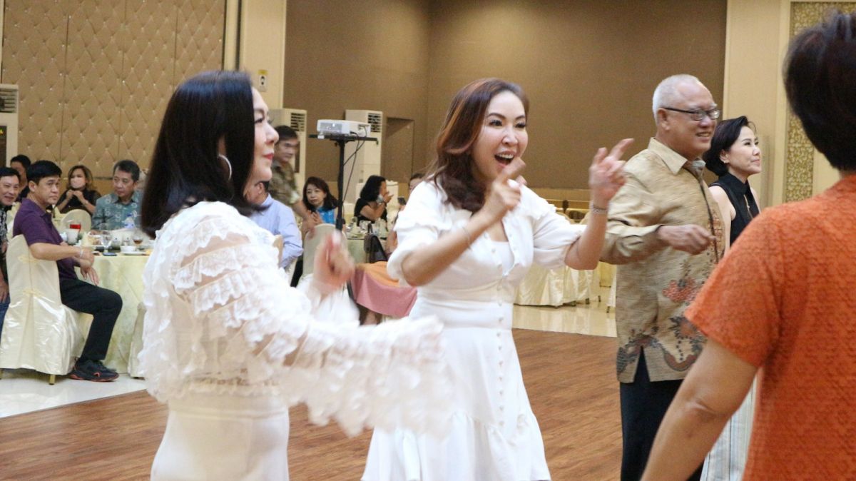 Keceriaan Grand Reunion SMAK Petra 1 Surabaya di Bima Restaurant. (Foto-foto: Rangga Sigit/jatimnow.com)