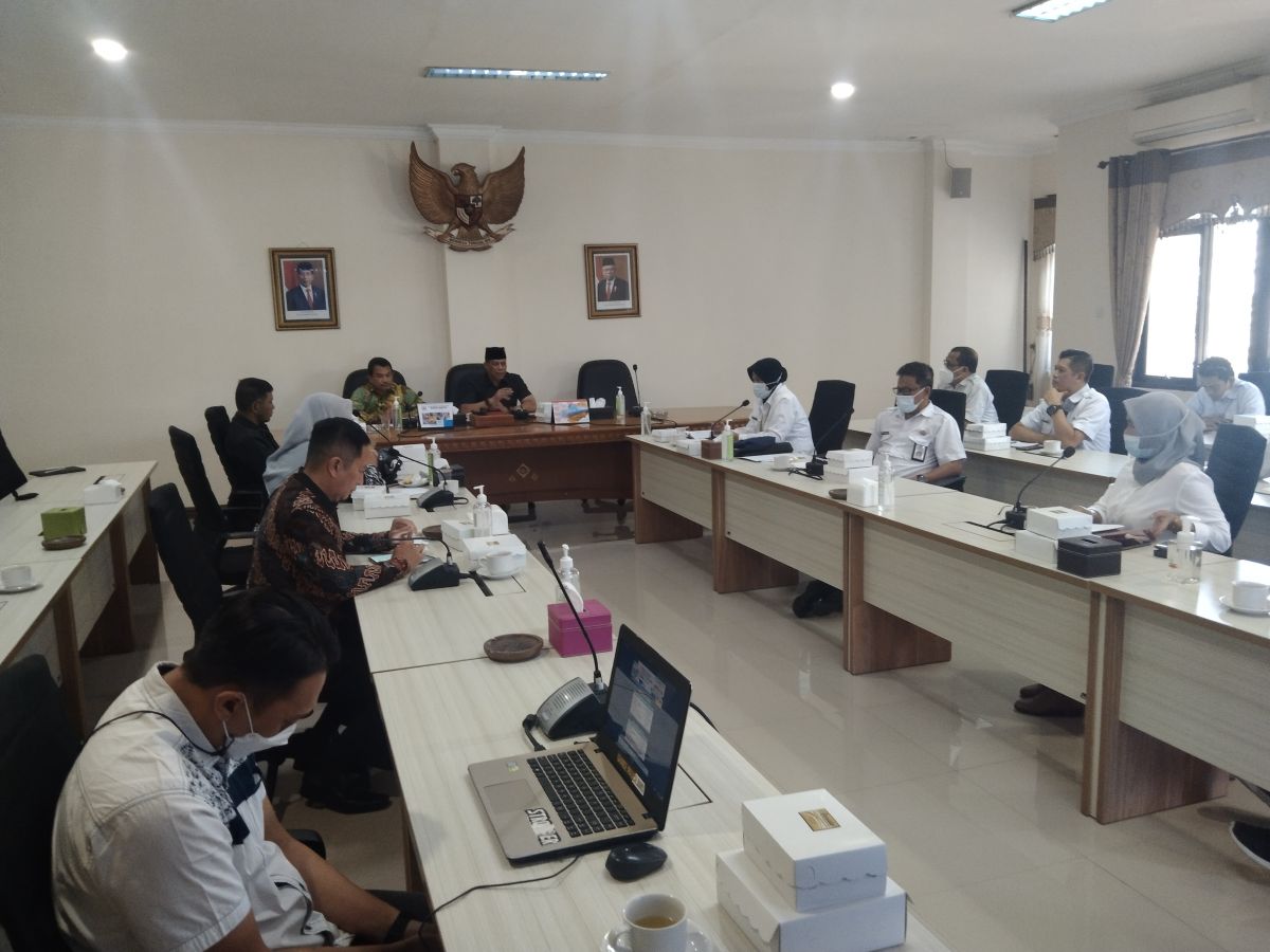 Rapat dengar pendapat DPRD Kota Batu dengan Dinas Pendidikan terkait polemik PPDB. (Foto: Galih Rakasiwi/jatimnow.com)