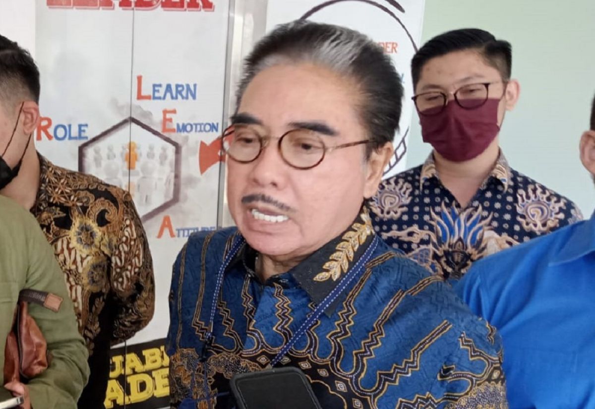 Pengacara Hotma Sitompul mendatangi SPI Kota Batu. (Foto: Galih Rakasiwi/jatimnow.com)
