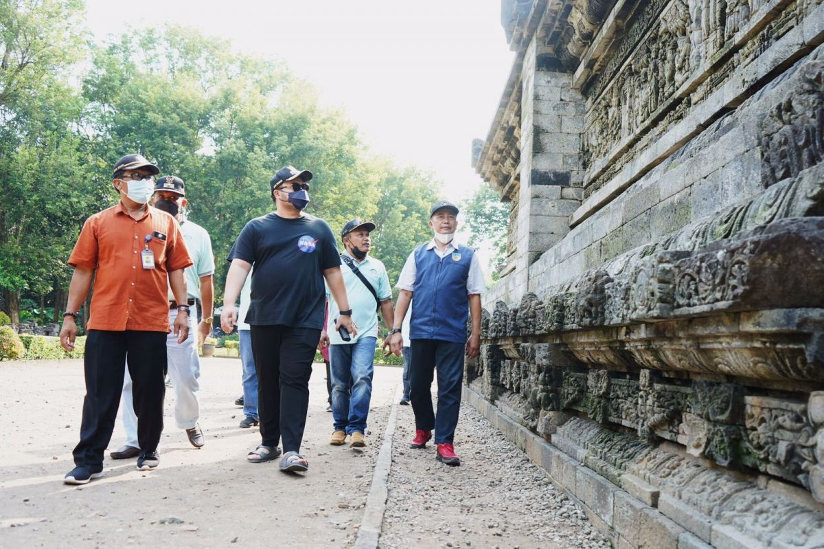 Mas Dhito saat mengunjungi Candi Tegowangi (Foto: Humas Pemkab Kediri/jatimnow.com)