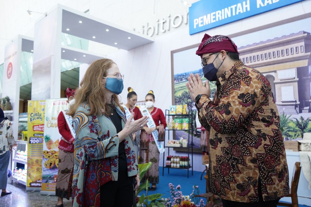 Konjen Australia Fiona Hoggart saat bertemu Mas Dhito (Foto: Humas Pemkab Kediri/jatimnow.com)