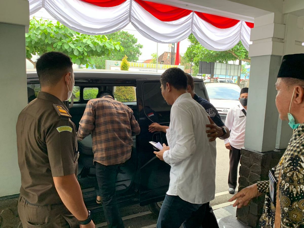 Kejari Jombang Jebloskan Dua Direktur CV SLJ Pengemplang Pajak ke Lapas