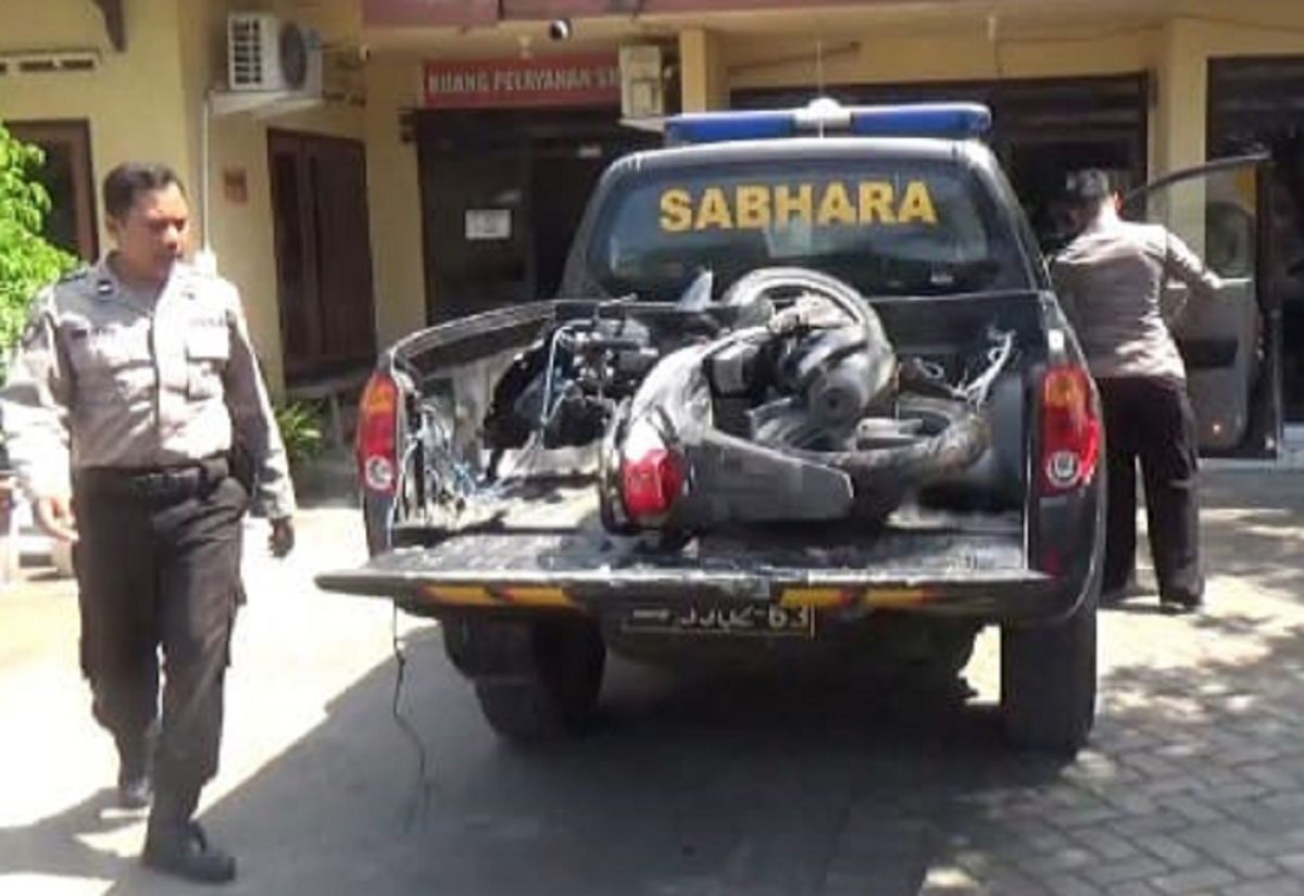Kendaraan pelaku saat diamankan polisi di Polsek Sumobito.(Foto: Elok Aprianto)