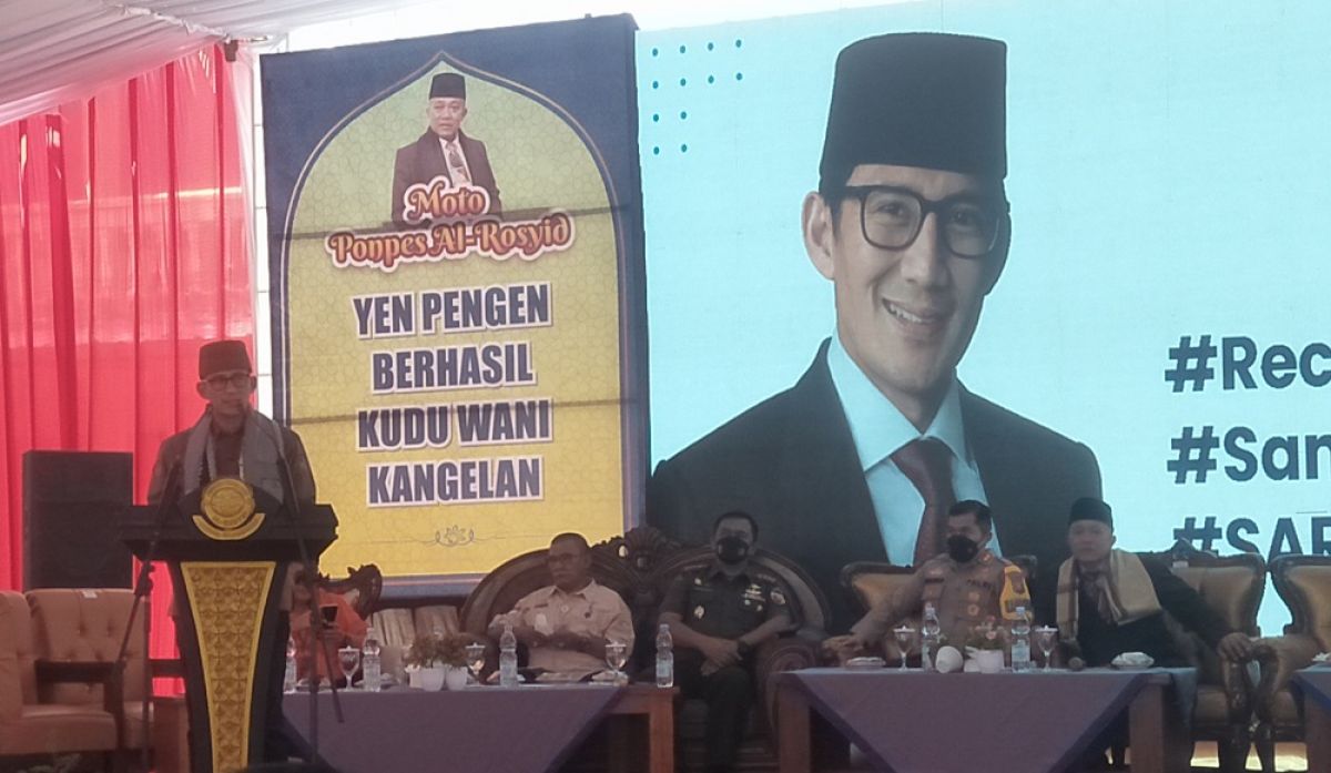 Menparekraf Sandiaga Uno saat memberi materi pada stadium general di Ponpes Al Rosyid Bojonegoro. (Foto: Misbahul Munir/jatimnow.com)