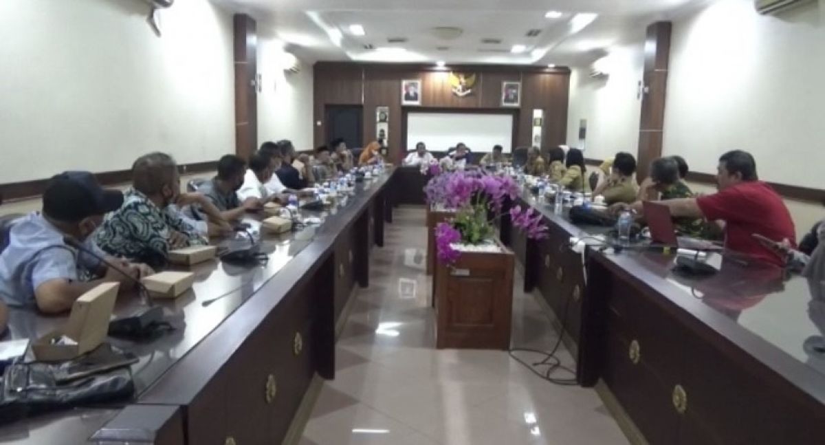 Repat Dengar Pendapat di DPRD Jember. (Foto: Dwi Kuntarto Aji/jatimnow.com)