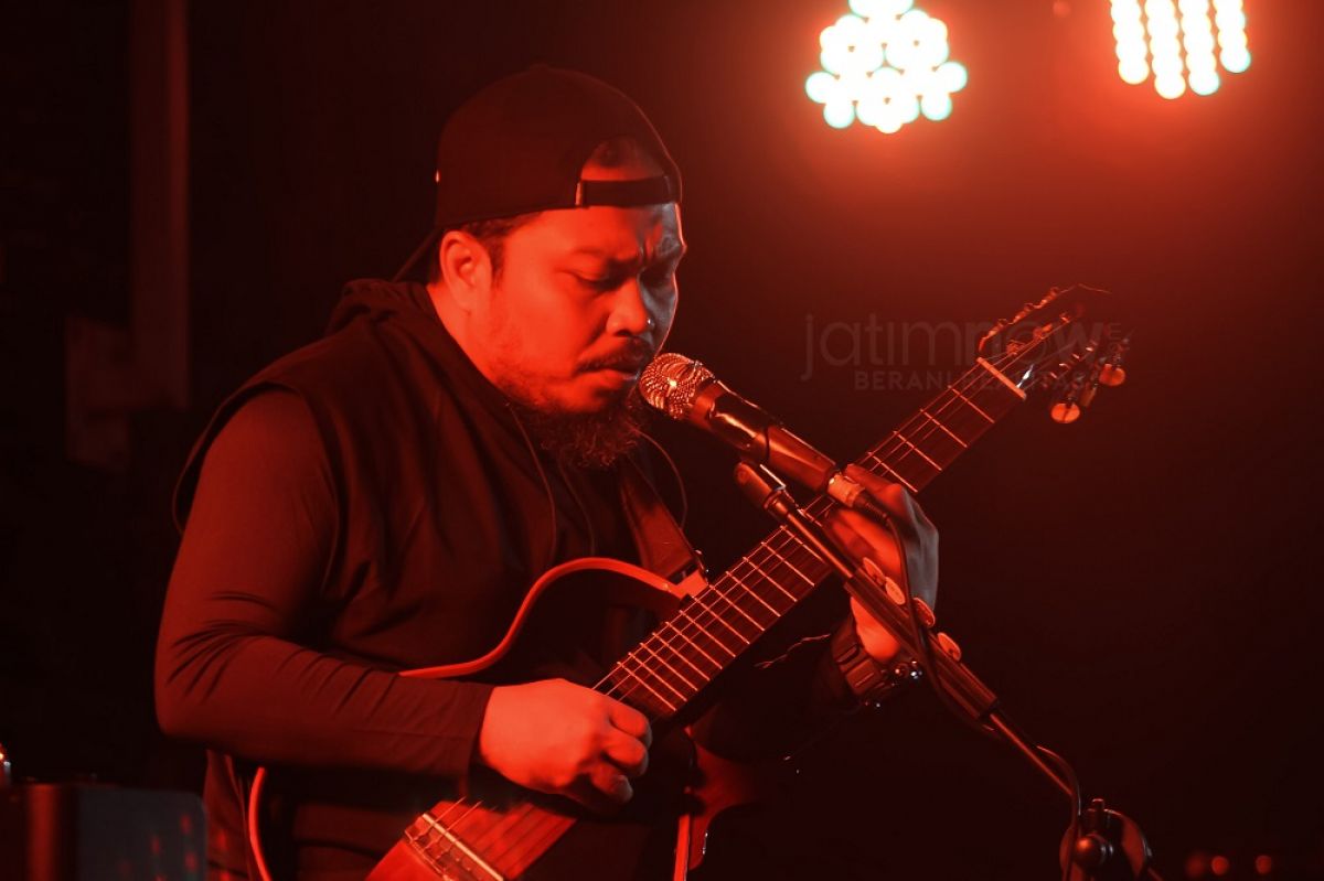 Vokalis Pusakata, Muhammad Istiqamah Djamaad alias Is. (Foto: Sahlul Fahmi/jatimnow.com)