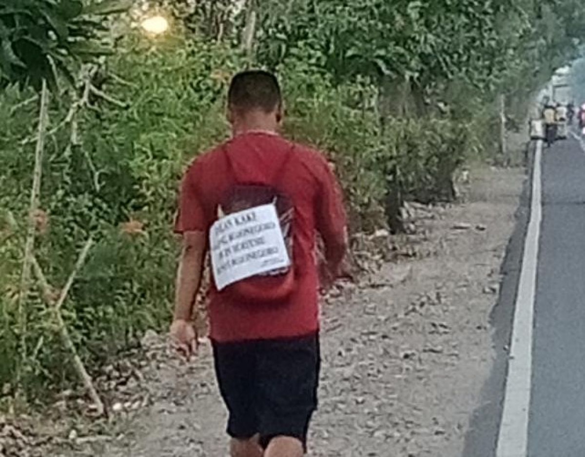 Idolakan Bupati Anna, Pria Ini Jalan Kaki dari Malang ke Bojonegoro