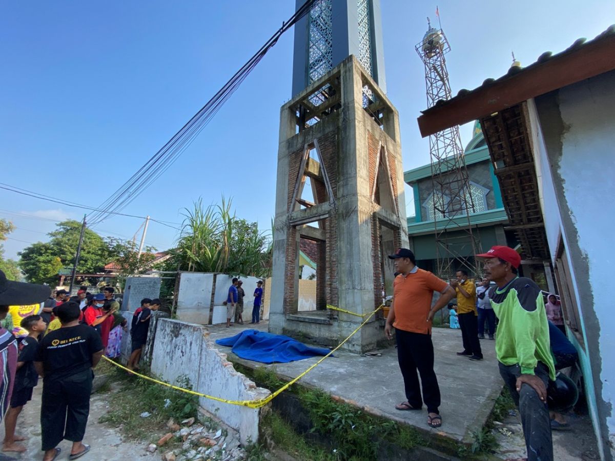 Suasana TKP di menara masjid Al Alwy.(Foto: Yanuar Dedy/Jatimnow.com)