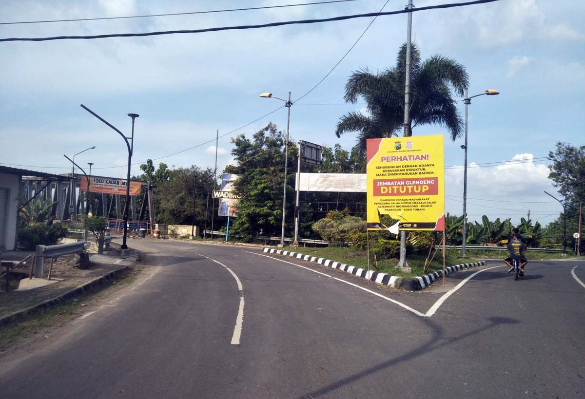 Jembatan Glendeng yang ditutup rencananya akan dibuka untuk roda dua (Foto-foto: Misbahul Munir/jatimnow.com)