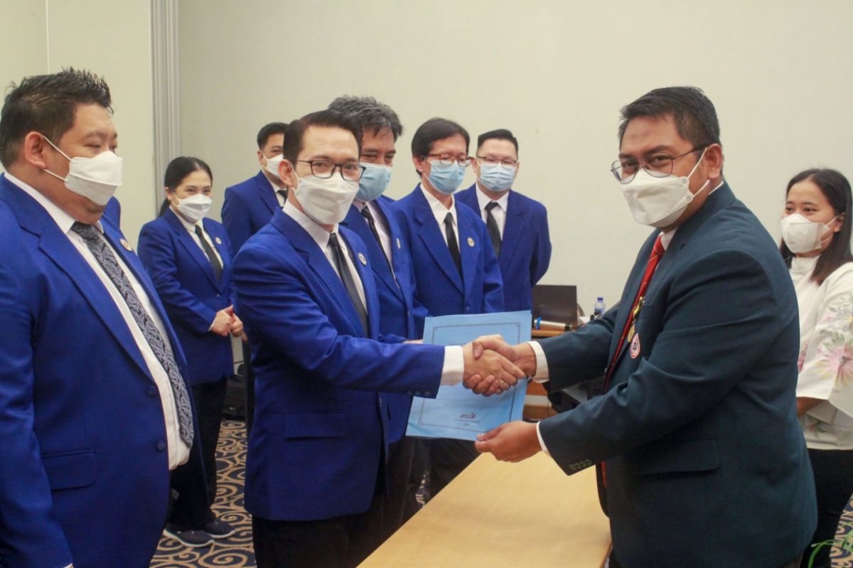 Ketua PERDAMSI dr Boby Prabowo (berjabat tangan yang kiri).(Foto: Humas PERDAMSI)