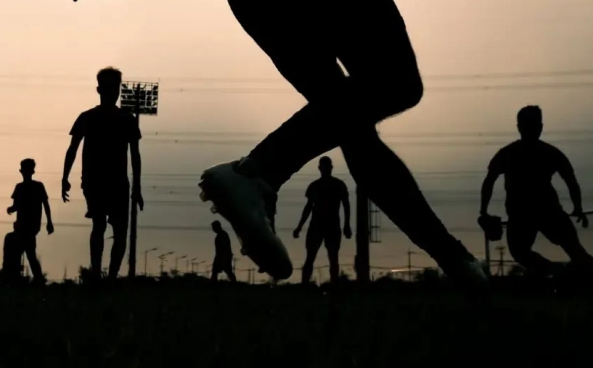 Skuat Persebaya saat berlatih di Lapangan ABC Gelora Bung Tomo (Foto: Instagram Persebaya Official)