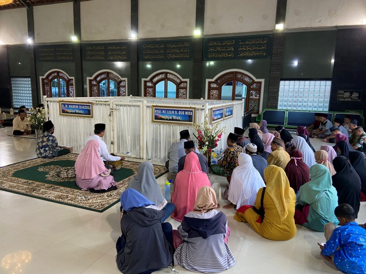 Suasana makam Gus Miek di Tambak, Kecamatan Mojo.(Foto: Yanuar Dedy/jatimnow.com)
