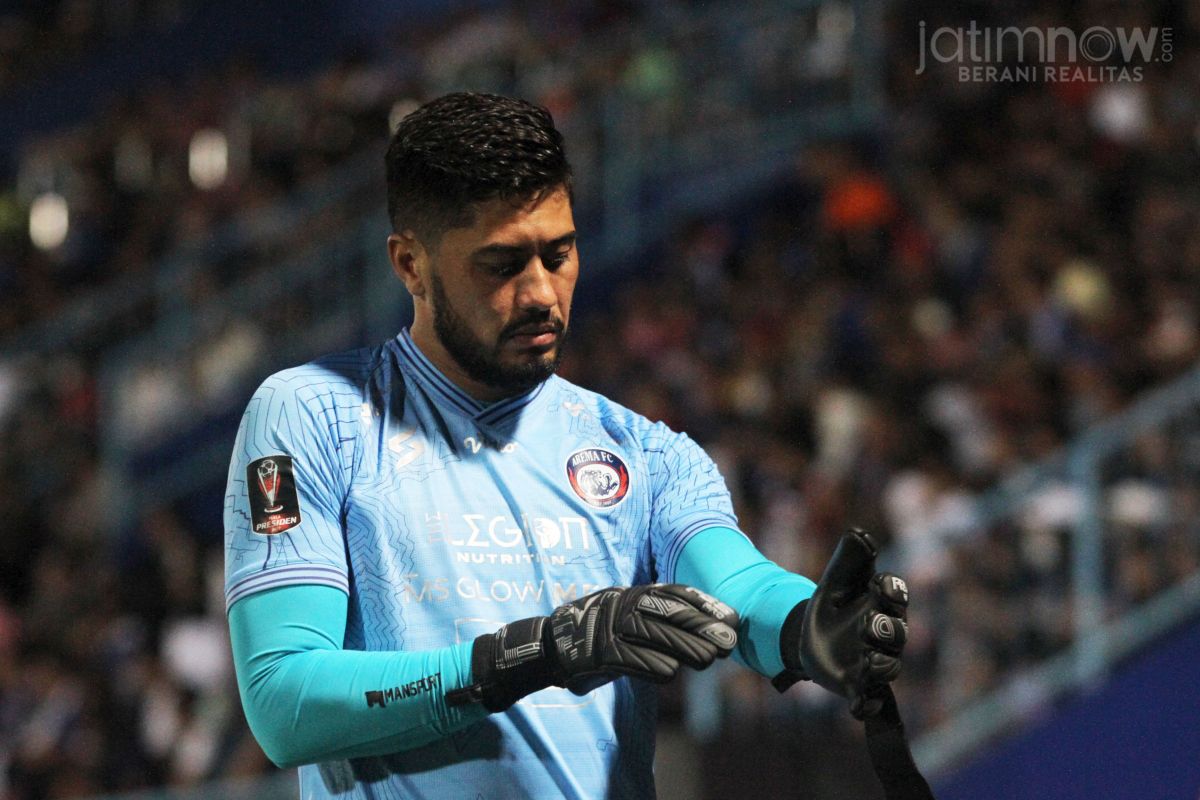 Kiper Arema FC Adilson Maringa. (Foto: Sahlul Fahmi/jatimnow.com)